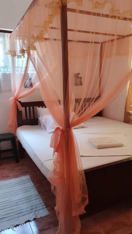 Guesthouse Kind And Love Hikkaduwa Exterior photo
